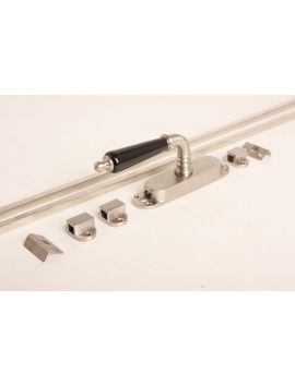 Krukespagnolet kruk 742 met stangen maat 2400mm in Geborsteld Nikkel met zwart porselein.