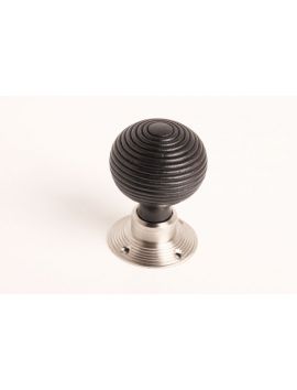 Deurknop (paar) geborsteld chroom met ebbenhout +rozetten maat 60mm in Geborsteld chroom met zwart ebbenhout.