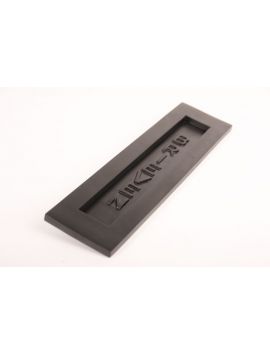 brievenbus verticaal maat 262x37mm in Zwart op massief messing.