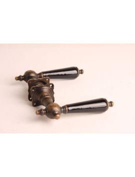 deurkrukken (paar) met standaard rozetten maat 140mm in Brons Antiek met zwart porselein.