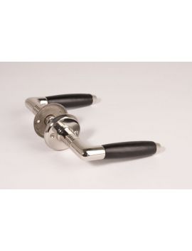 deurkrukken (paar) met ronde rozet 747 maat 110mm in Blinkend nikkel met zwart ebbenhout.